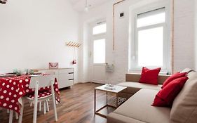 Loft Style Apartment In Hipster Area